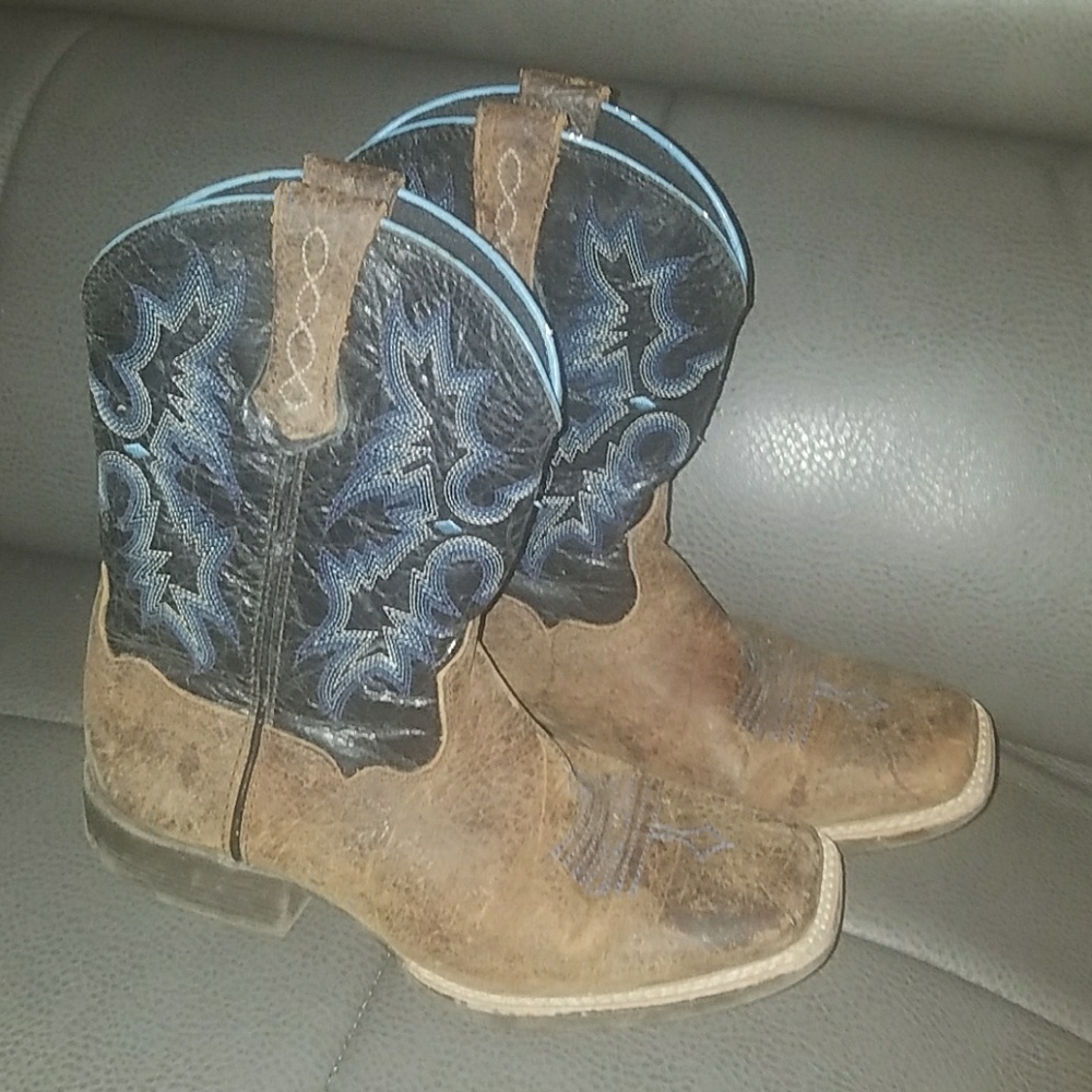 Ariat Youth Boys tombstone square toe boots.
